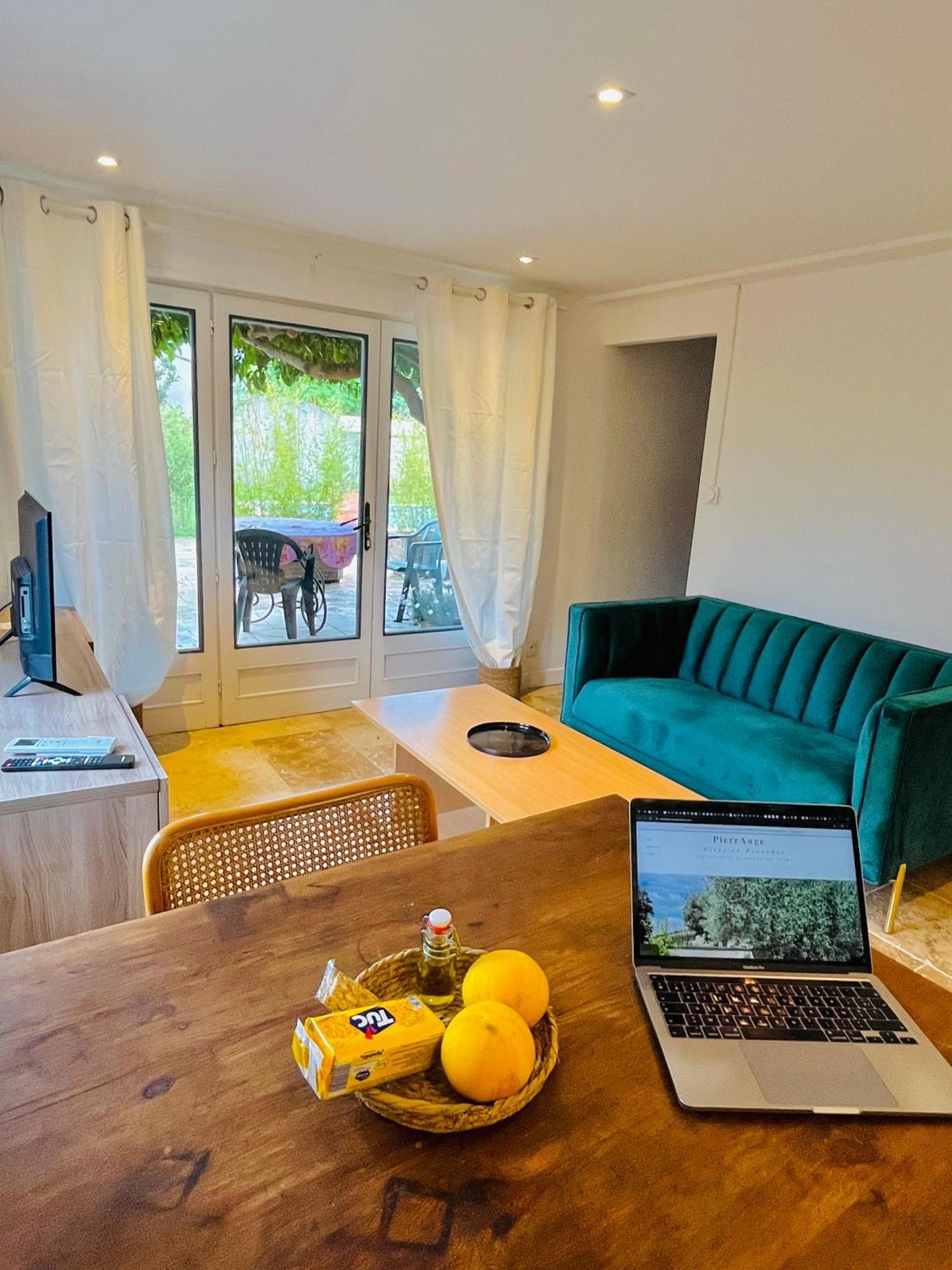 Pierrange Apartment Grillon Екстериор снимка